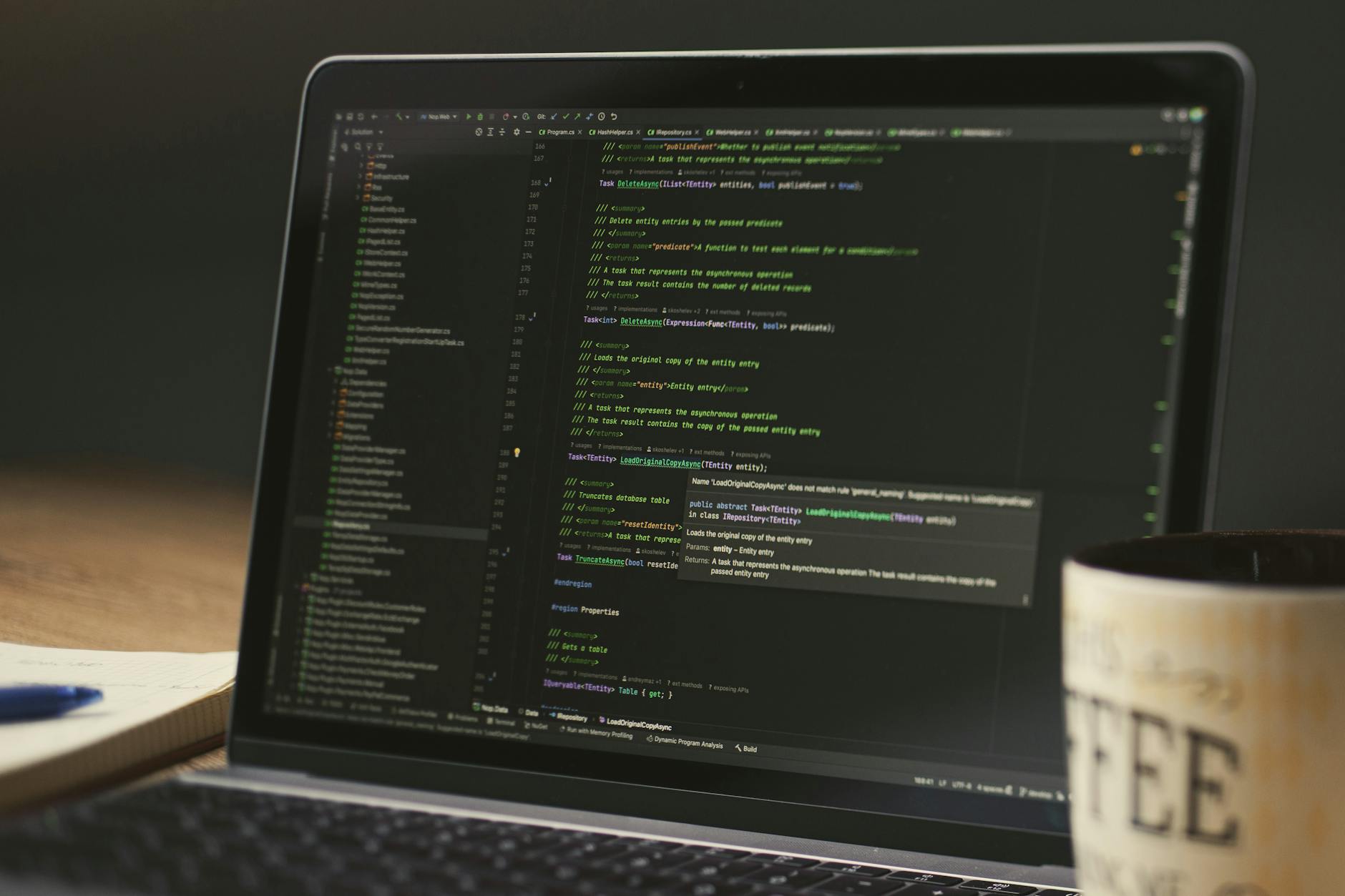 Ilustrasi AI coding tools terbaru yang meningkatkan produktivitas programmer dengan otomatisasi kode