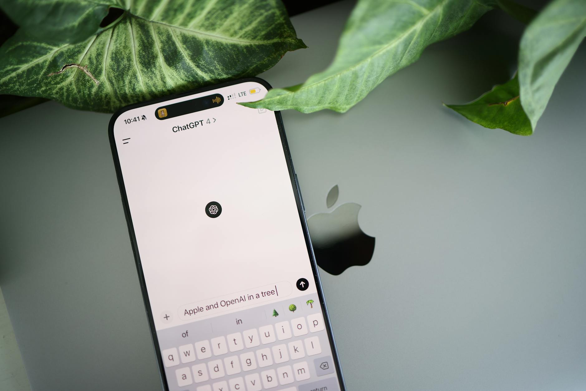 Chatbot AI percakapan canggih bernama ChatGPT, siap membantu menjawab pertanyaan Anda.