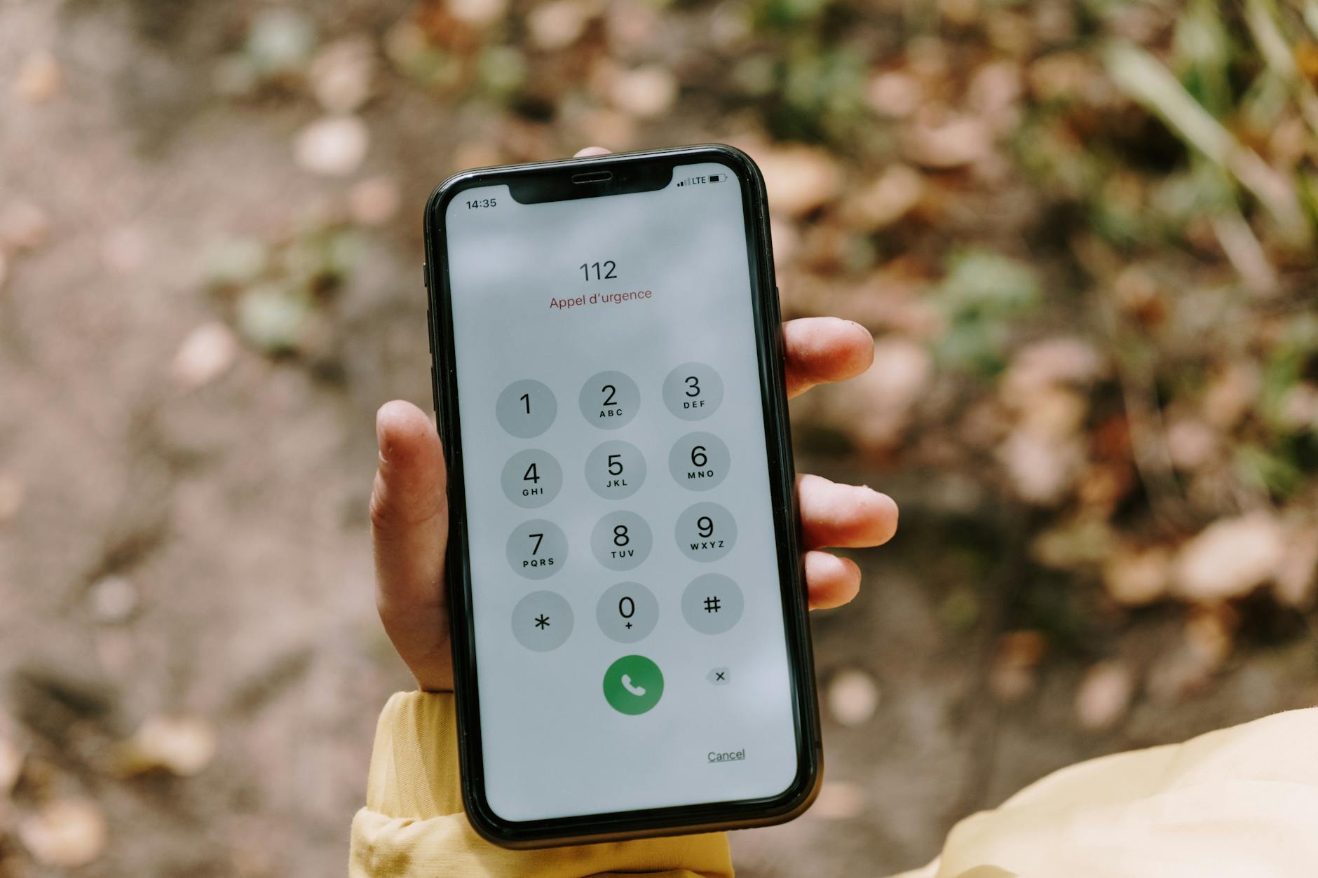 Serangan panggilan senyap: pencurian data sensitif melalui manipulasi panggilan tak terdeteksi.